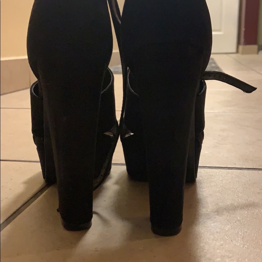 Heels - Picture 4 of 5